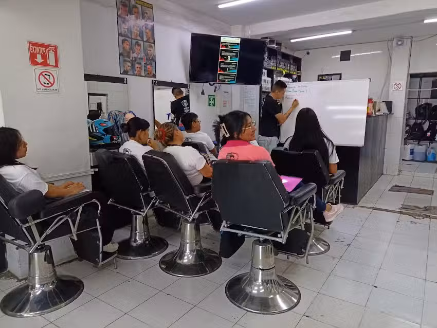 Academia de Barberos A.R.M.H. (Los Reyes)
