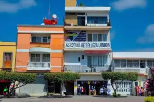 Academia de Belleza London en Izúcar