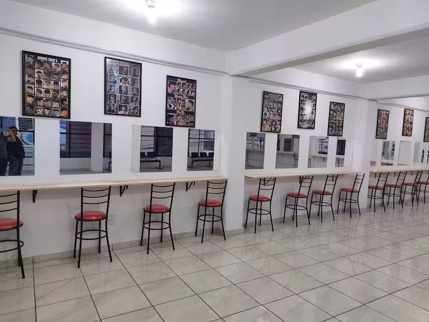 ACADEMIA MODERNA DE BARBER&Iacute;A Y ESTILISMO VINCENT