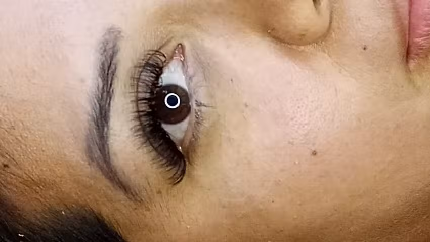 AM NAILS AND MORE STUDIO