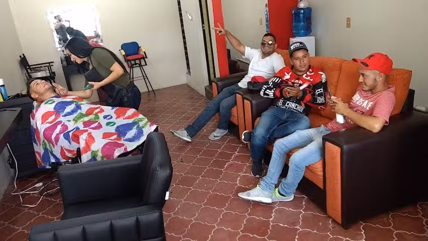 Ariana&rsquo;s Salon & Barber