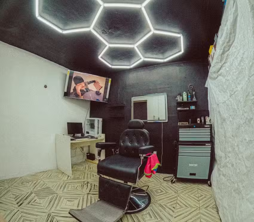 AX Hair Studio Barber&iacute;a