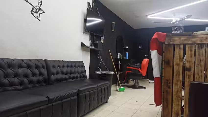 Bana&rsquo;s Peluquer&iacute;a Tradicional Y Barber&iacute;a