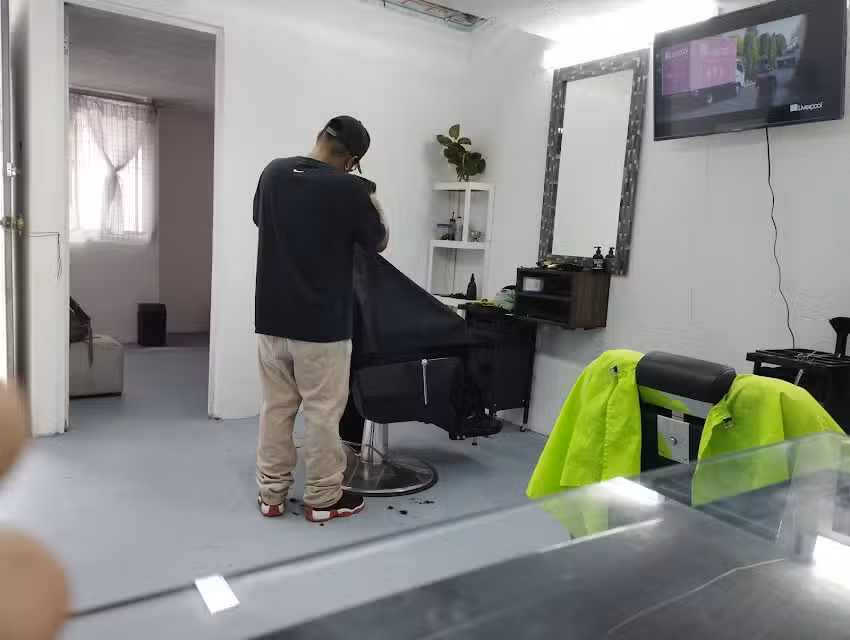 Barber Black Shave&Cut 💈