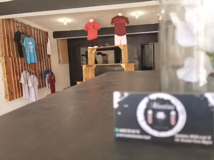 BARBER & BOUTIQUE MAT&Iacute;AS