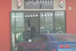 Barber House Candiles