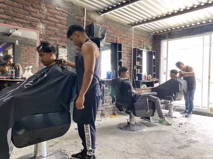 Barber Shop 472