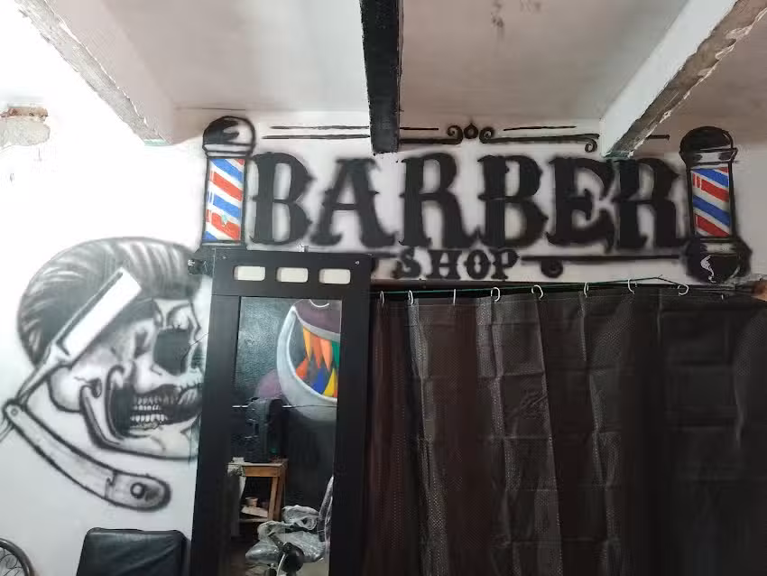Barber shop &lsquo;&lsquo;caballeros &lsquo;&lsquo;