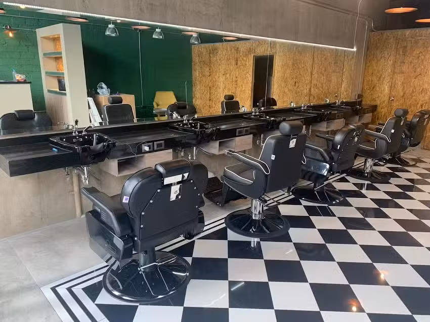 Barber Shop & Salon Toscana 83