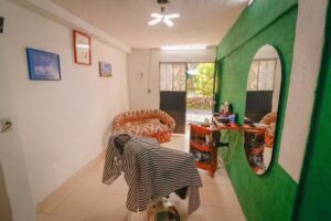 BARBER SHOP WE ARE KINGS