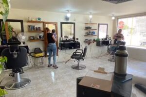 Barber y estilistas chela