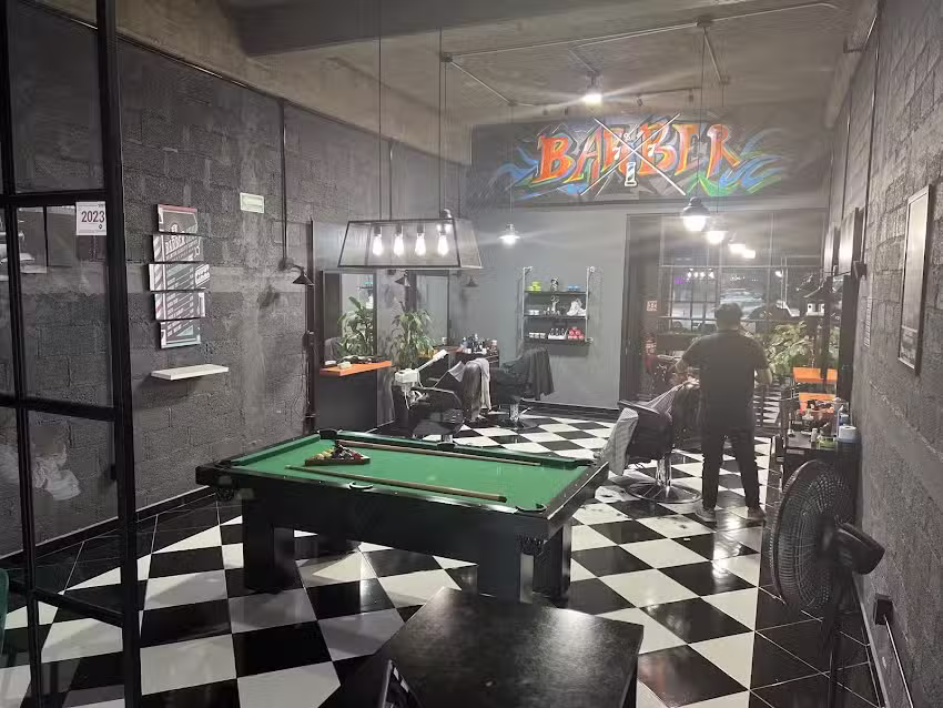 Barber&iacute;a 77