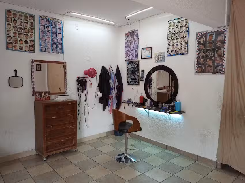 &rdquo; BARBER&Iacute;A CH&Acirc;RLY &ldquo;