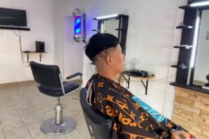 BARBERIA CORTE ELEGANTE