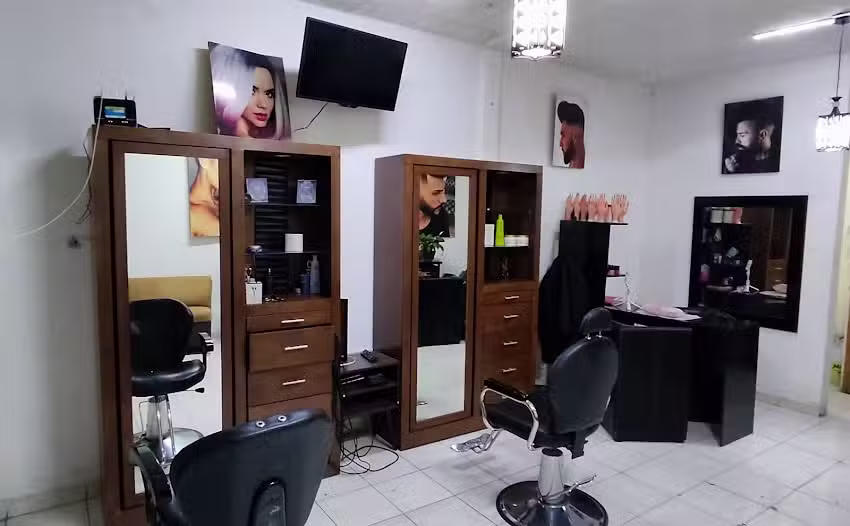 Barber&iacute;a Rouss y Jonny