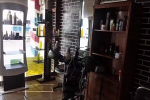 Barberia & Sal&oacute;n EZ