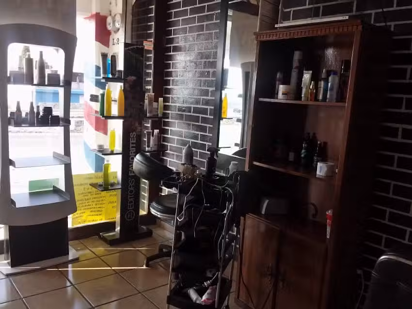 Barberia & Sal&oacute;n EZ