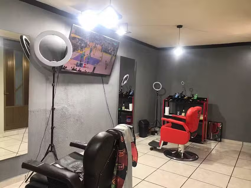 Barber&iacute;a The MexaCenter