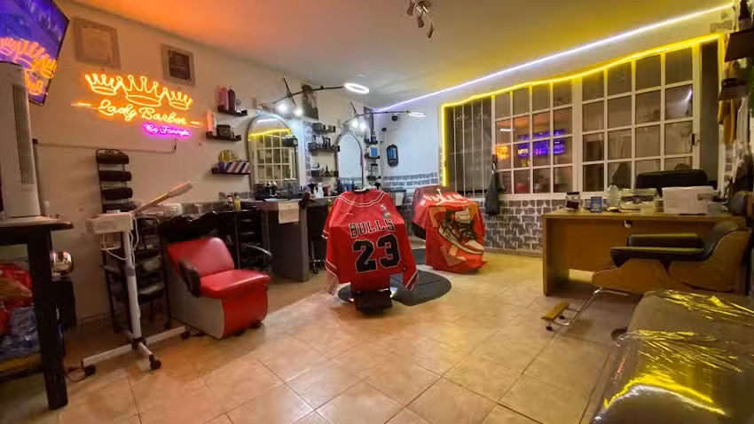 Barber&iacute;a Tres Coronas