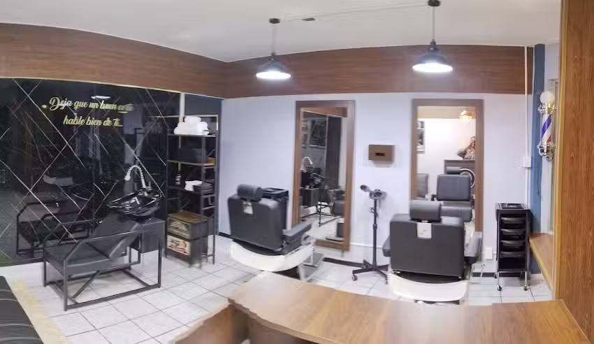 Barber&iacute;a Xeszus Plaza Fiesta Arboledas (Zona de alimentos)