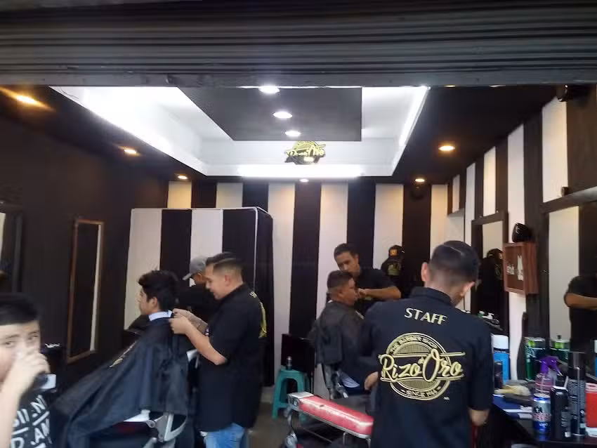 Barber&iacute;a y Peluquer&iacute;a El Rizo de Oro