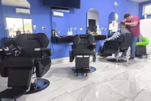 Barbería y peluquería EZE