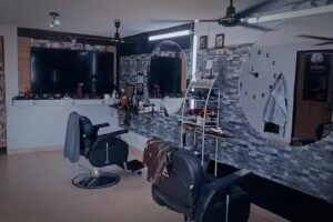 Barberia Y Peluquería “LOS REYES”