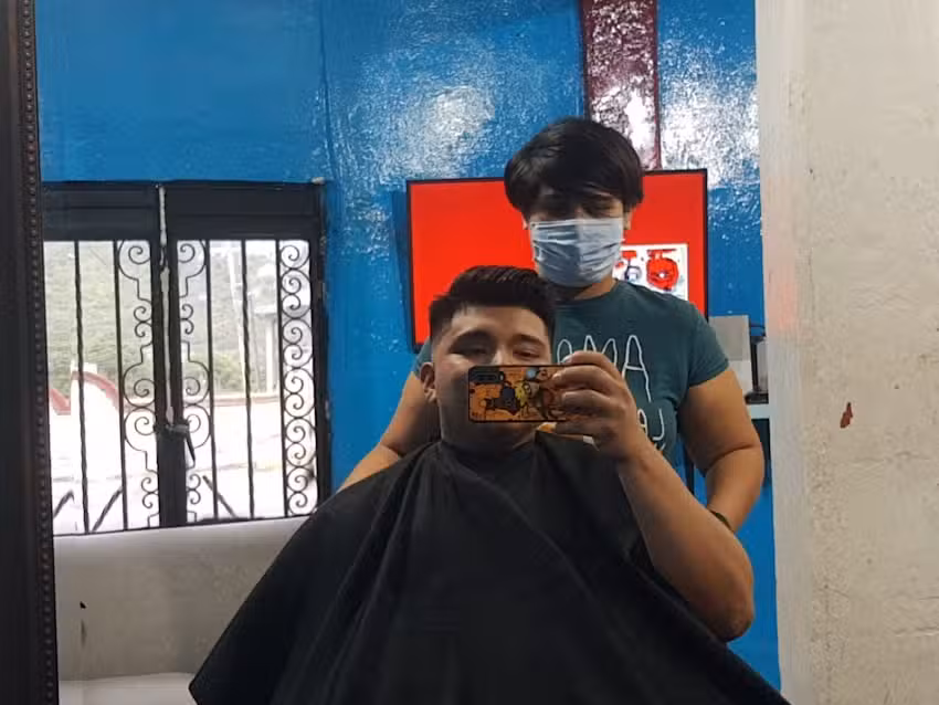 Barber&iacute;a y Sal&oacute;n 971
