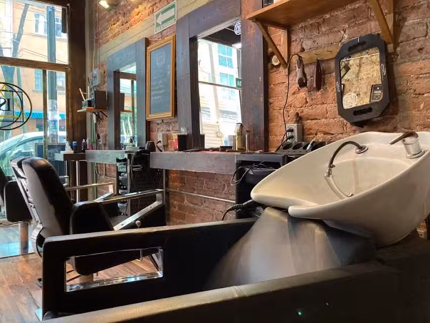 Barber&iacute;a y sal&oacute;n de belleza LS Studio