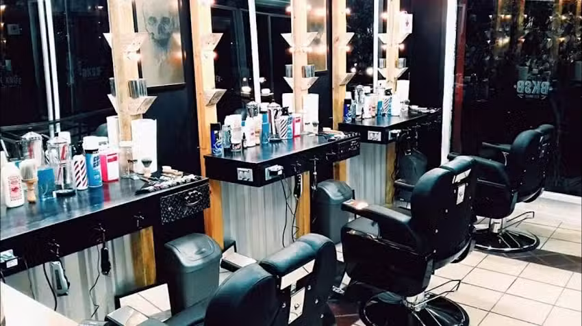 Black Knife Street Barber