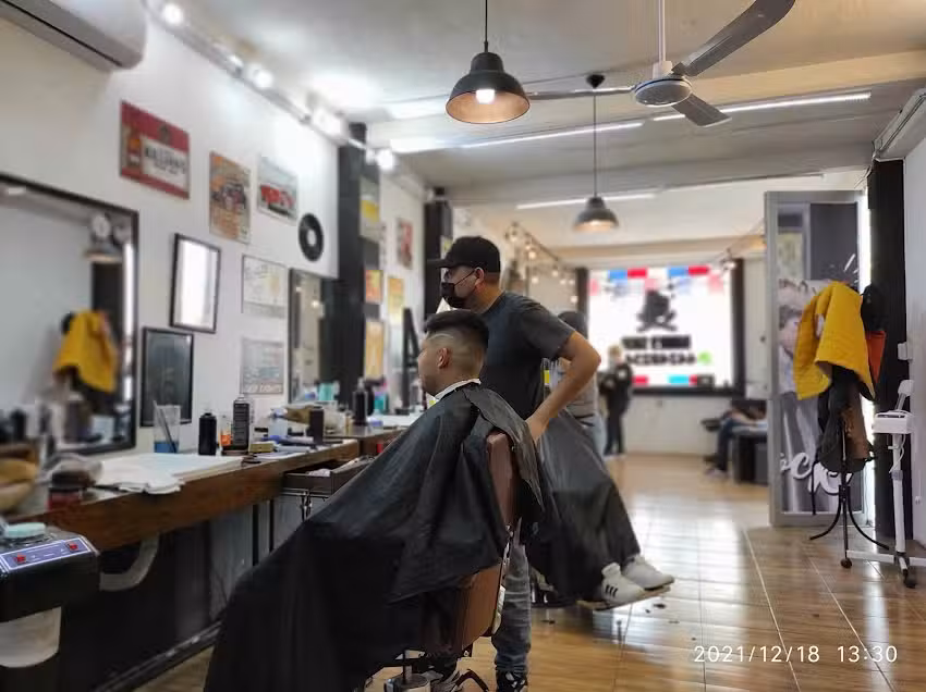 Bullrock barber&iacute;a UTEQ