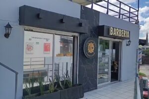 Casa de los dioses barber shop