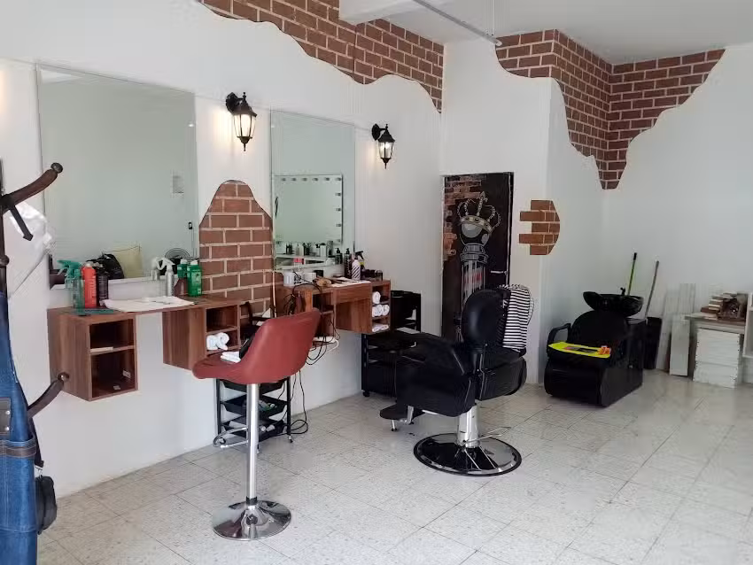Cesar Orozco studio barber sal&oacute;n