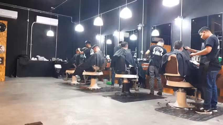 COYOTE Barber&iacute;a Tradicional Escobedo