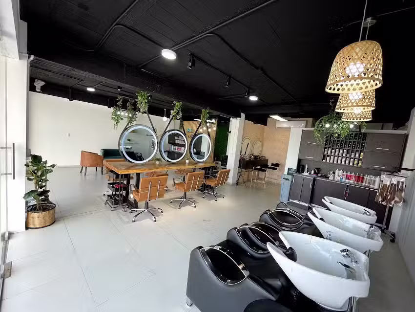DE LA GARZA Hairstylists