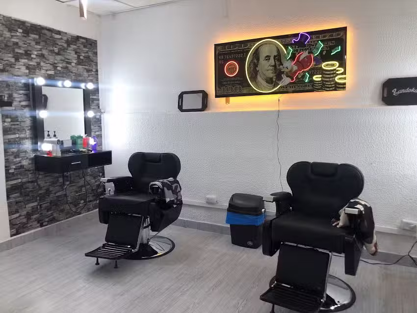 Deluxe Barbers CLA
