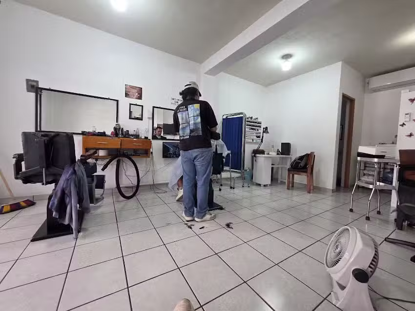 Dember Peluquer&iacute;a