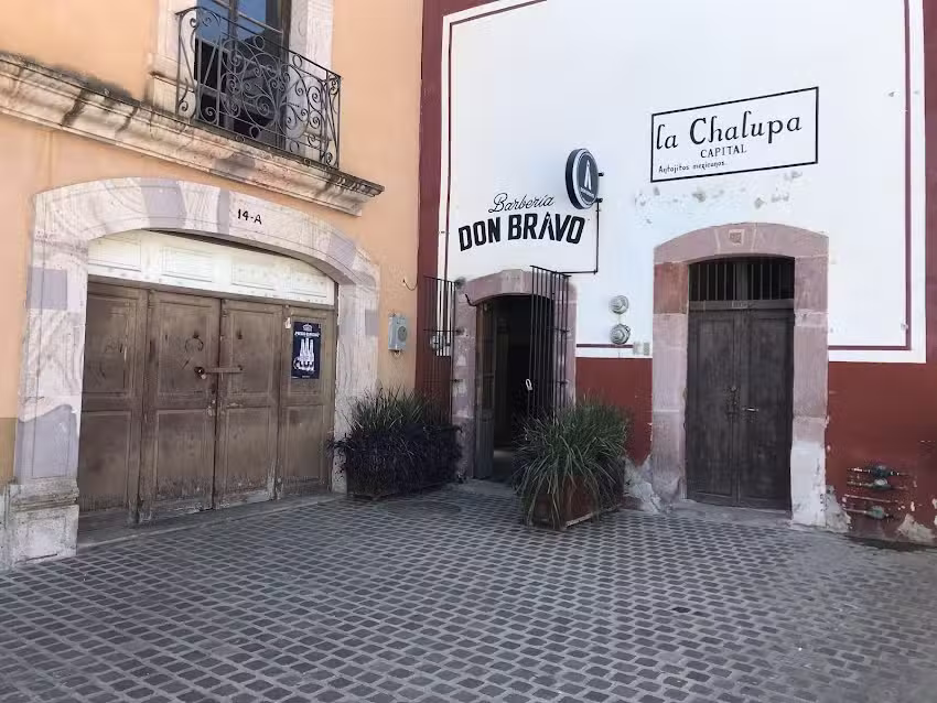Don Bravo Barber&iacute;a