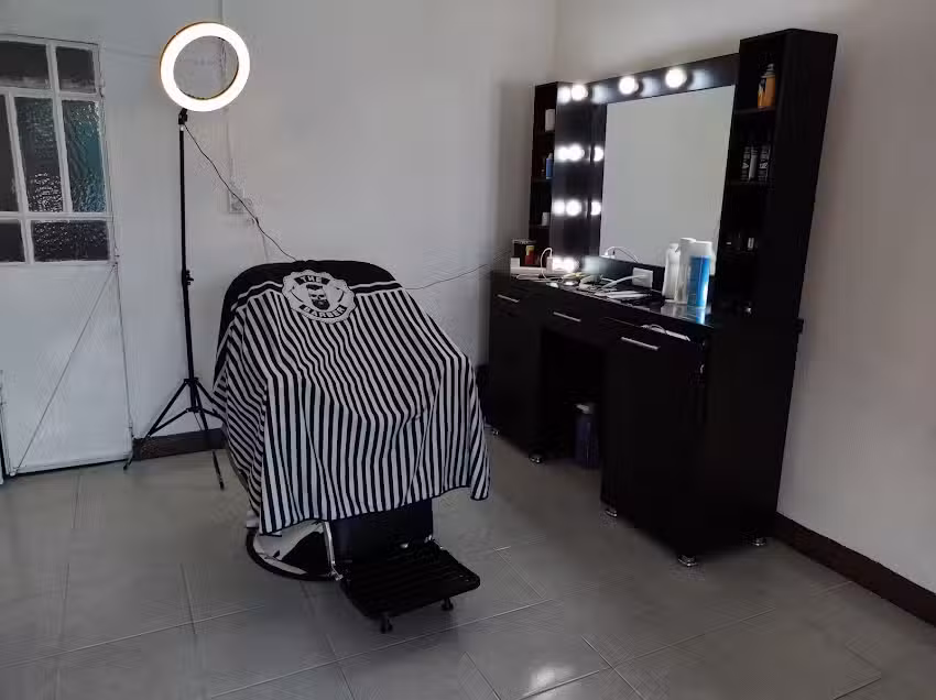 DRAJASHI barber&iacute;a