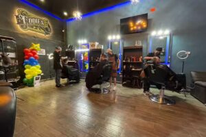 EDDIE&acute;S BARBER GARAGE