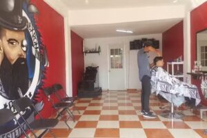 El Bar&oacute;n Rojo Barber Shop