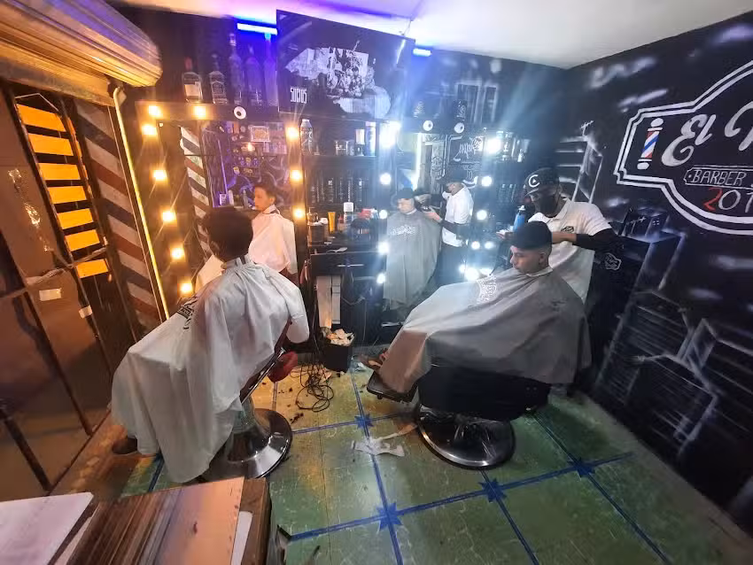 El viej&oacute;n Barber shop SLP.