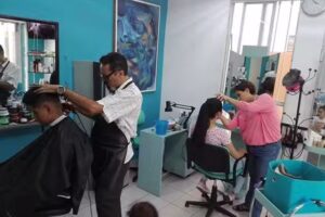 Eli Espino – estilista & maquillista – (estética unisex)