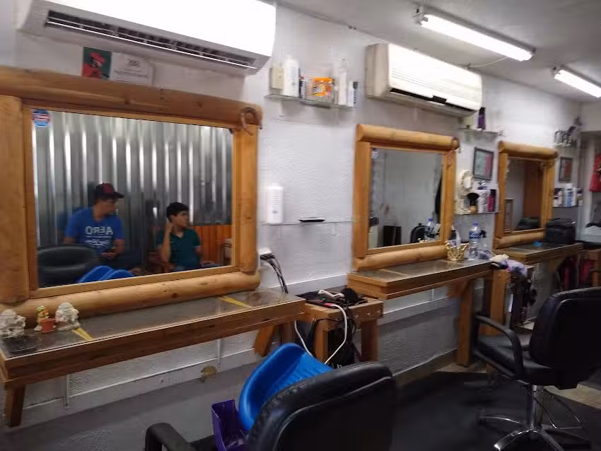 Est&eacute;tica Phers y Barber&iacute;a Alcapone