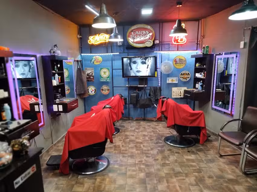 Golden Bear Barber&iacute;a