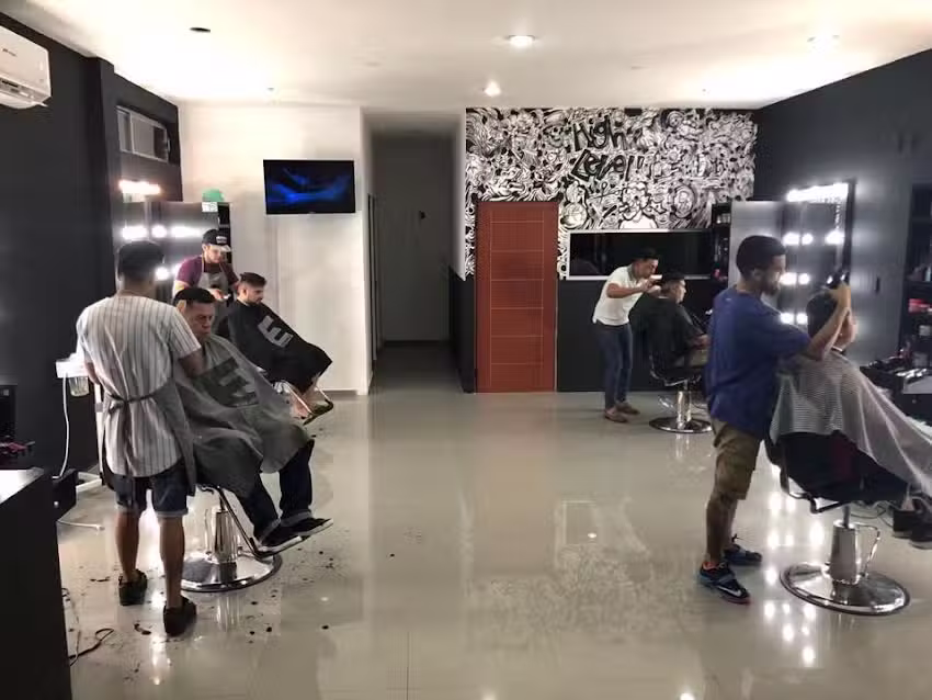 High Level Barber Studio (sucursal av universidad )