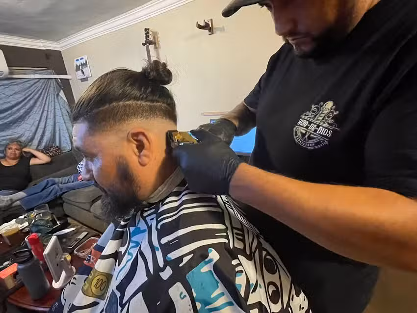 Hijo de Dios barber shop