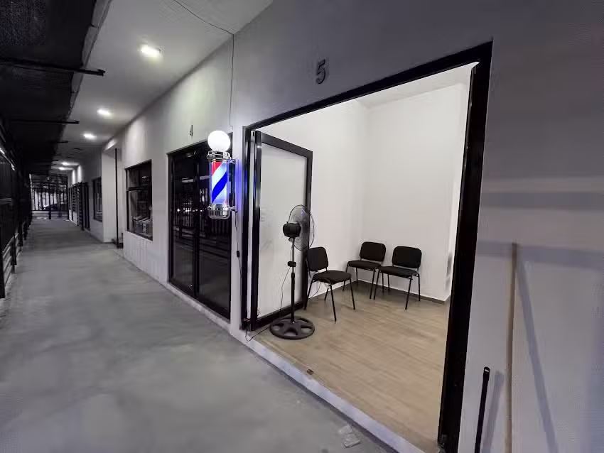 JULIO&rsquo;S BARBER SHOP