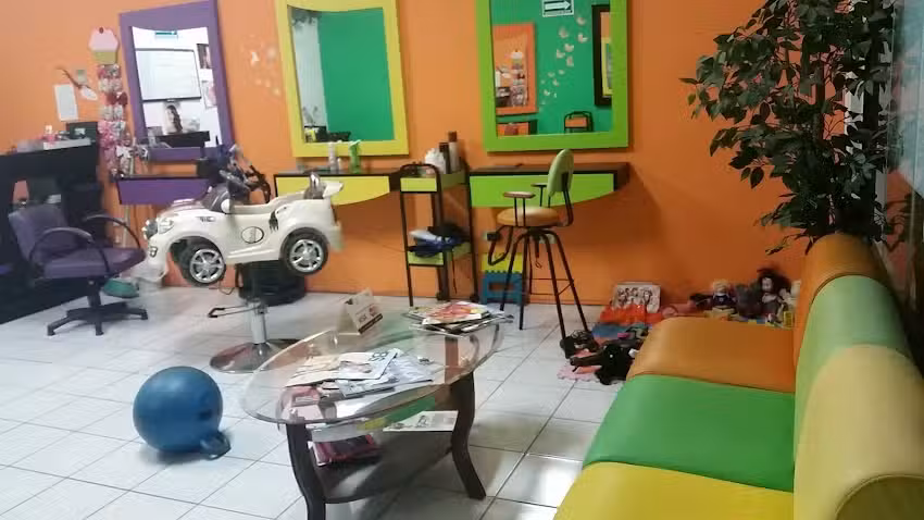 KIDS & MOMS Est&eacute;tica Familiar Y Sal&oacute;n