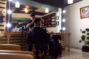 King’s Barber Cuerna